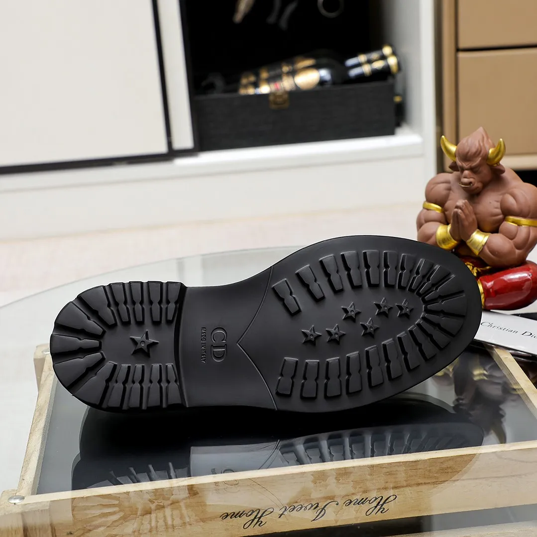 Men's shoes 💰520🕷️🕷️[Dior] Dior's new casual men's shoes are launched in Hong Kong counters. Official website 1:1 production. Italian woven cowhide + water-dyed 🐂 leather lining. Designed by European and American masters. Perfect shape to create counter quality, solid color rubber wear-resistant outsole and classic dazzling toe! Super versatile and very comfortable. High-end without losing taste, fashionable and novel! ! Absolute focus! 8 colors available! Code number 38-45……